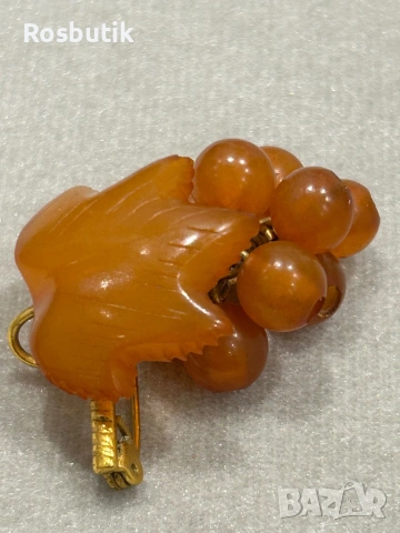 Съветска рядка брошка от кехлибар с позлата Грозд , снимка 3 - Антикварни и старинни предмети - 53355782