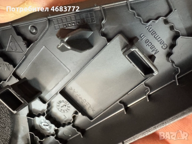 Малка решетка на пищялка на задна лява врата на Порше Макан Porsche Macan само за 30лв. 95b035793, снимка 3 - Части - 52808717