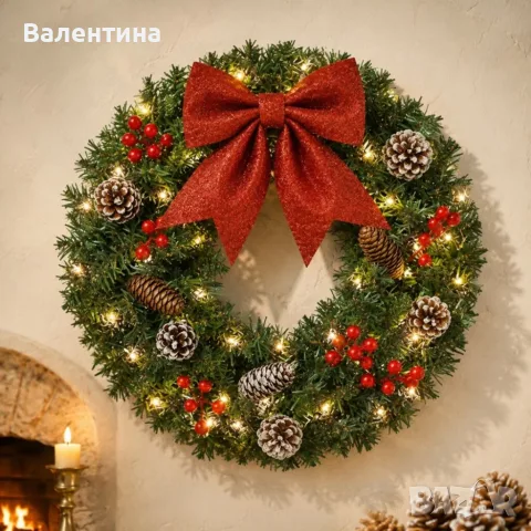 Коледен декоративен венец 50 см с 50 LED лампички, изкуствен сняг, шишарки и червени плодчета
