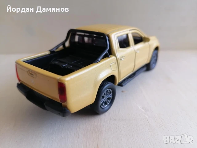 Мерцедес Х-класа в мащаб 1:34, снимка 4 - Колекции - 50541098