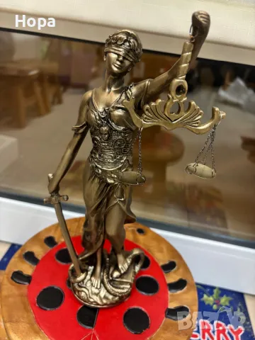 Статуетка Темида - Богинята на правосъдието , снимка 7 - Статуетки - 47939367