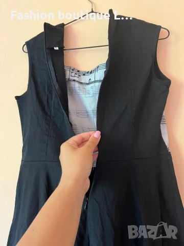 Музикална рокля с ноти и петолиния в черно бял цвят и цип на гърба 🖤, снимка 8 - Рокли - 51181903