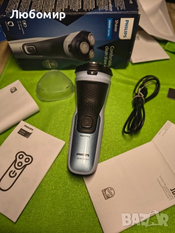 Philips Series 3000X X3053/00 Въртяща се електрическа самобръсначка за лице с акумулаторна батерия , снимка 3 - Електрически самобръсначки - 52669158