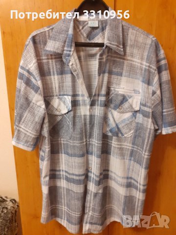 Продавам  блуза  с  къс  ръкав.