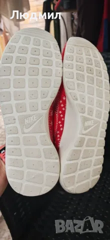 Оригинални маратонки Nike, снимка 2 - Маратонки - 56444081