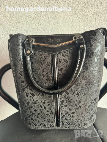 Дамска чанта Berlina, черна еко кожа, релефен флорален десен, лачени детайли