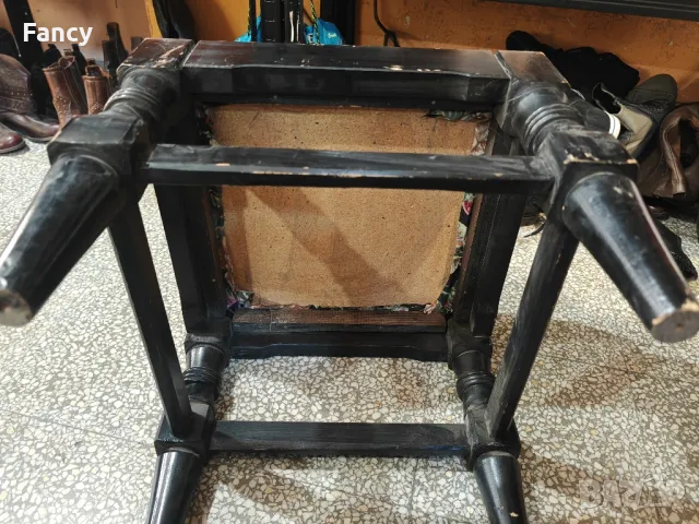 Стара табуретка , снимка 4 - Антикварни и старинни предмети - 47550325