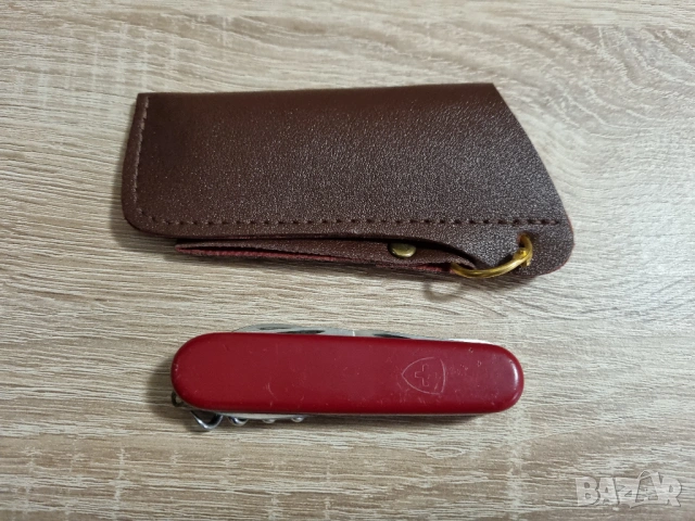 Швейцарски джобен нож Victorinox Camper с калъф