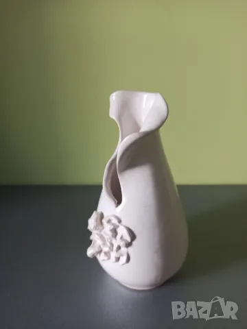 Изящна порцеланова ваза, снимка 2 - Вази - 47593252