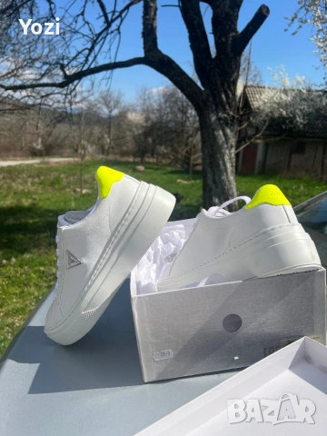 Обувки Guess, снимка 3 - Маратонки - 54131047