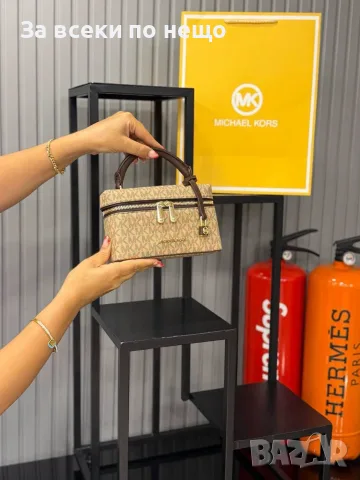 Michael Kors Елегантна Чанта Тип Куфарче С Цип И Класически Монограм - 12 Цвята Код SEM-882, снимка 5 - Чанти - 56165567