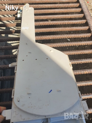 Чекмедже за препарат на пералня Indesit , снимка 2 - Перални - 51657701