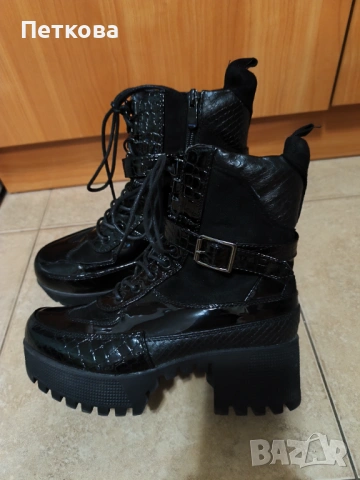 Запазени дамски зимни боти 