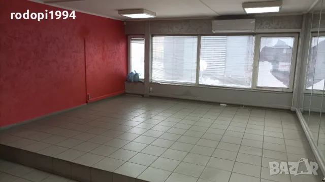 даваме под наем-помещение в Пловдив-ул.Иван Вазов.за магазин, снимка 1