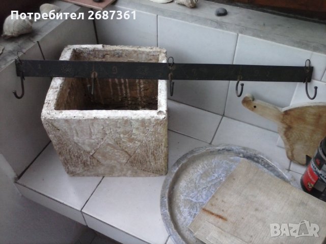   стара антична закачалка за дрехи от ковано желязо 