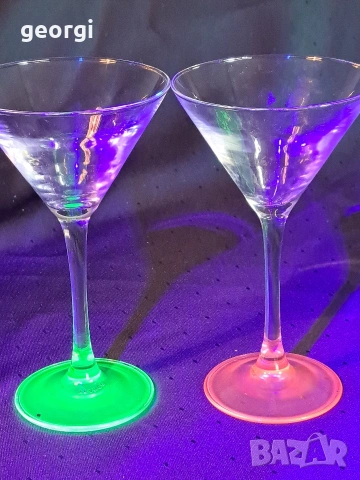 две френски чаши за мартини от ураново стъкло M1