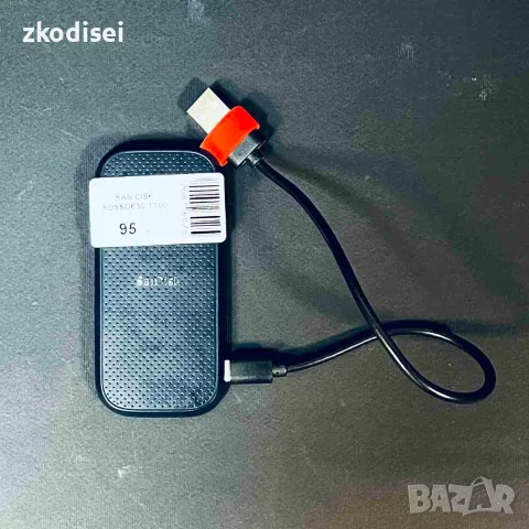 Преносим хард SAN DISK SDSSDE30-1T00