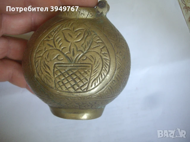 Стара много масивна барутница.