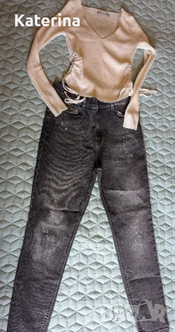 Дънки и интересна блузка 