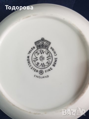 Порцеланова чинийка royal worcester fine bone china , снимка 3 - Чинии - 40215785