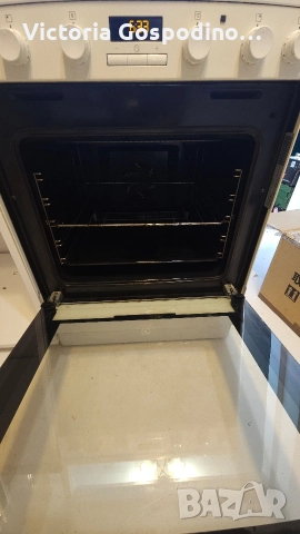 Свободностояща печка с керамични котлони electrolux, снимка 3 - Печки, фурни - 52851790