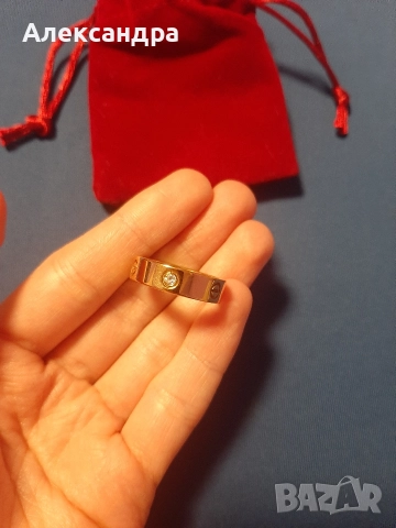 Позлатен пръстен с камъни 