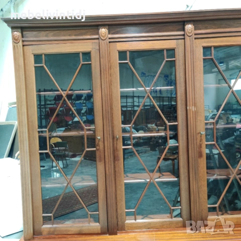 Витрина-шкаф Chesterfield махагон, снимка 11 - Секции и витрини - 53432459