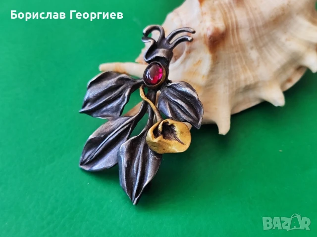 Сребърен медальон брошка с гранат 925, снимка 2 - Колиета, медальони, синджири - 50779253