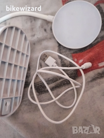 Лампа за четене с презареждаща батерия , снимка 4 - Настолни лампи - 52570577