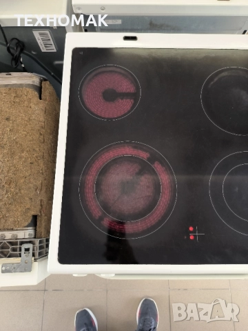 Свободностояща фурна VOSS ELECTROLUX с керамичен плот, каталитично покритие широка 60 см. , снимка 3 - Печки, фурни - 51937327