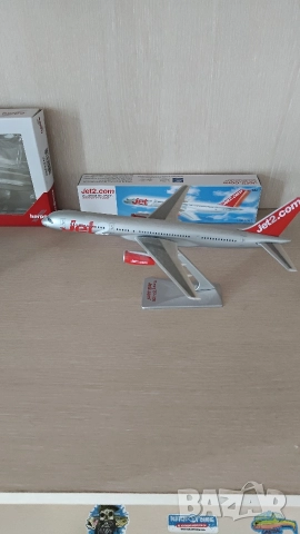 Самолет макет Herpa Snap Fit Bulgaria Air и Jet2 1 към 200, снимка 3 - Влакчета, самолети, хеликоптери - 52909915
