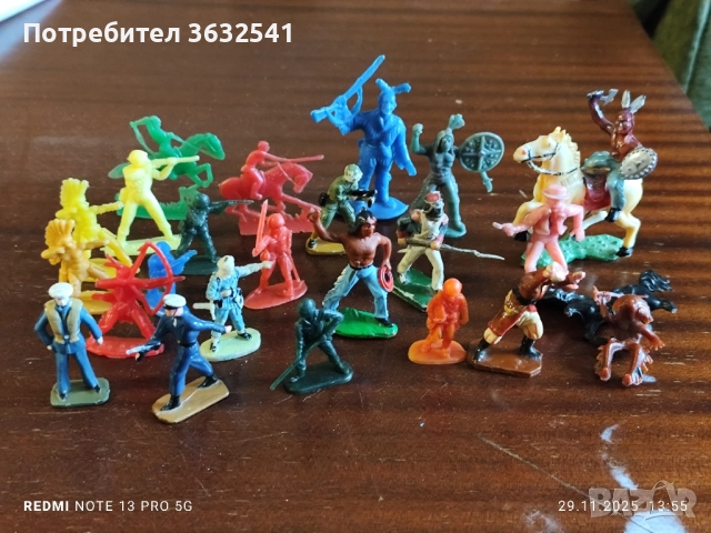 Продавам 24бр СОЦ фигурки , индианците и войници.