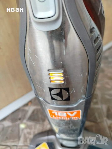 Вертикална прахосмукачка AEG Ergorapido 18V, снимка 7 - Прахосмукачки - 53295539