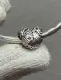 Оригинална гривна Pandora с 3 талисмана, снимка 5