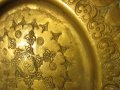 Разни: Поднос от месинг и Стара чиния поднос метал Мед или месинг с орнаменти, снимка 2